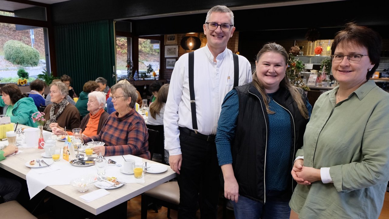 2023__Ehepaar_Trentini_mit_Christa_Riedel__Quelle_Fred_Lehner.JPG