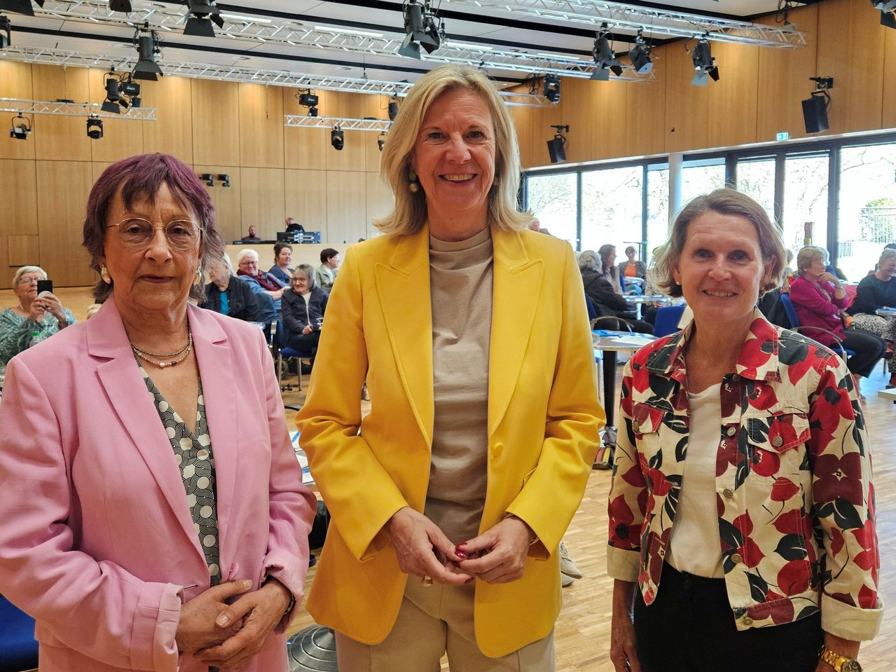 2025__11.4.__vln.r_Dr._Johanna_Beyer__Dr._Katja_Wildermuth__Baerbel_Benkenstein-Matschiner_.jpg