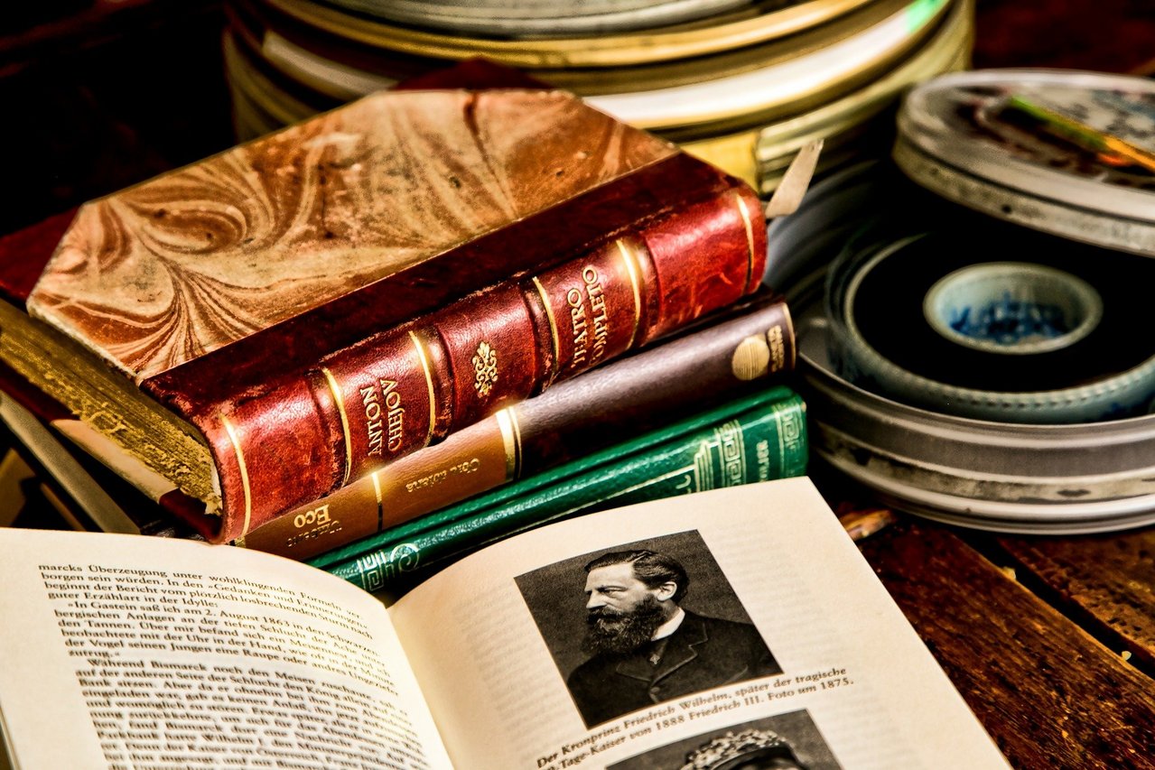 Buch__Kinofilm__Quelle_pixabay.com.jpg