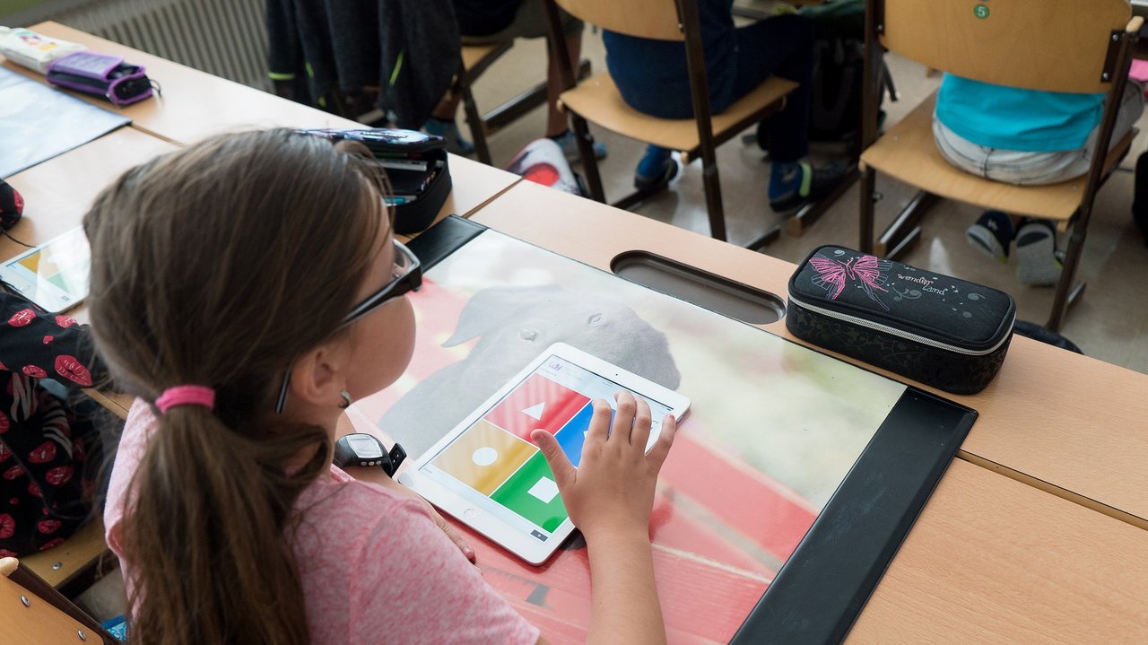 Digitale_Medien_in_der_Schule_von_Steve_Riot_auf_Pixabay.jpg
