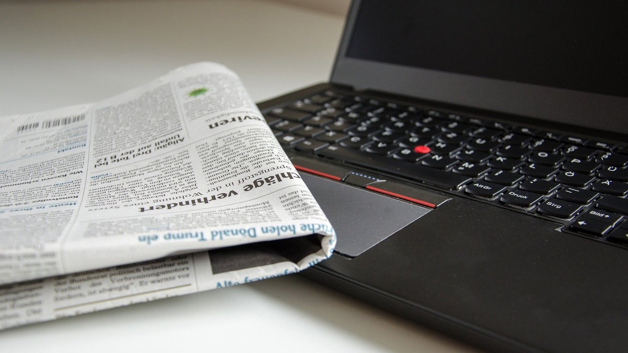 Nachricht__Zeitung__Laptop__Quelle_pixabay.com.jpg